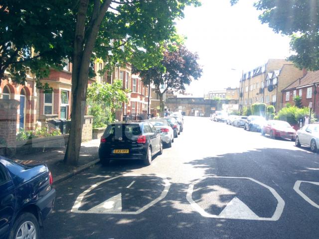 			LET , 2 Bedroom, 1 bath, 1 reception Apartment			 Gauden Road, Clapham North 